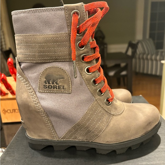 Sorel boots - Picture 5 of 9